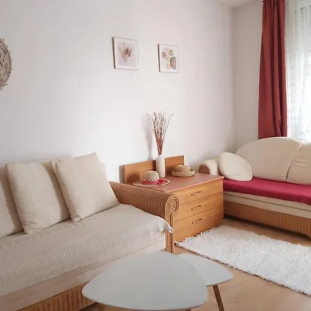 Centrum 2 Apartmanok Апартаменты *