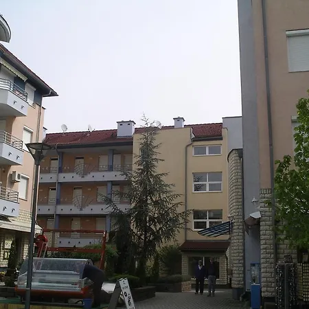 Centrum 2 Apartmanok Апартаменты
